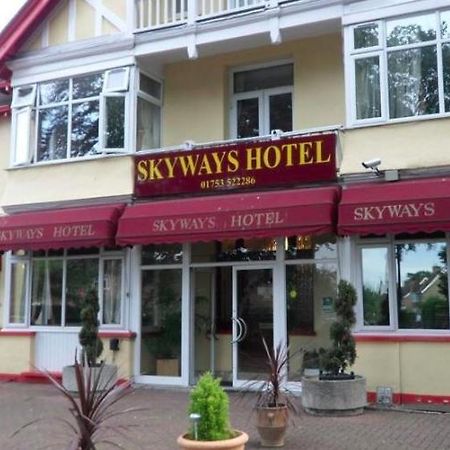 Skyways Hotel 슬라우 외부 사진