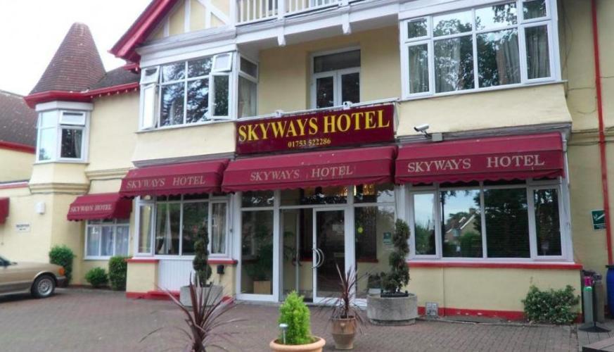 Skyways Hotel 슬라우 외부 사진