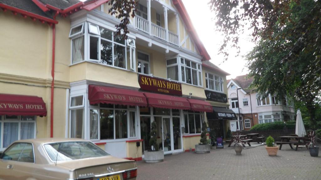 Skyways Hotel 슬라우 외부 사진