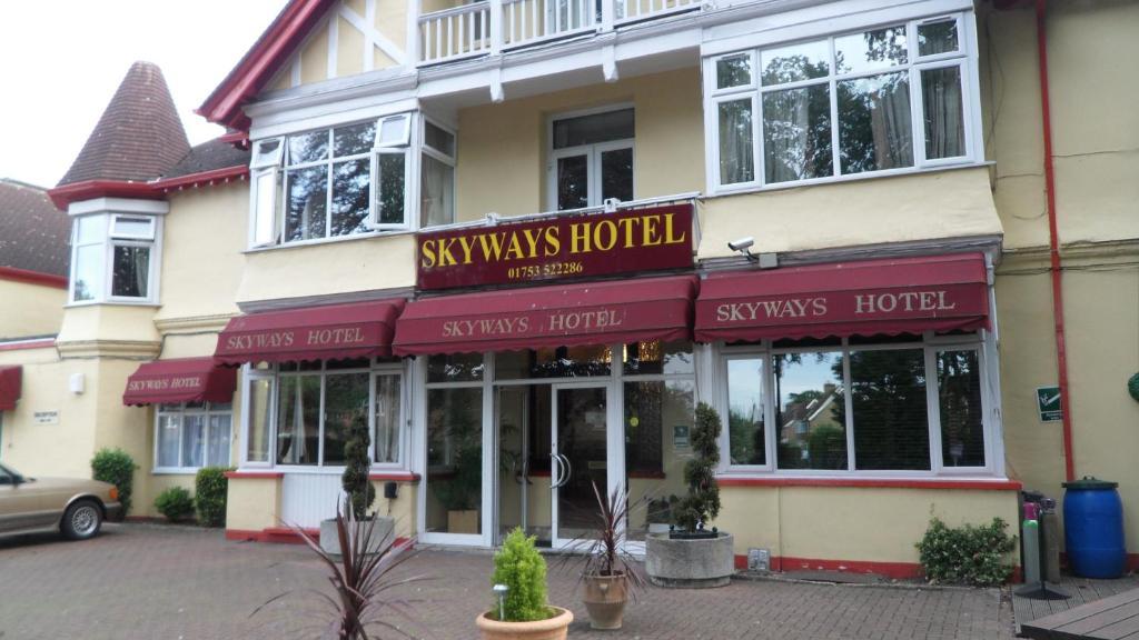 Skyways Hotel 슬라우 외부 사진